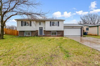 Building Photo - Nicely updated single family home in North...