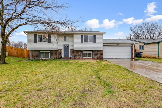 Primary Photo - Nicely updated single family home in North...