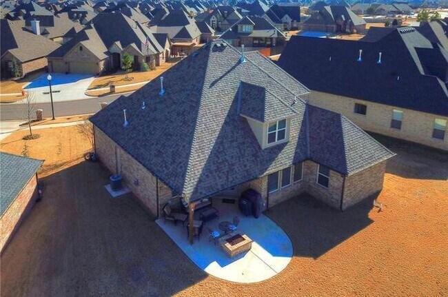 Building Photo - Amazing- Transitional Style Home with Custom Finishes w/ Community Pool- Gated- Edmond Schools