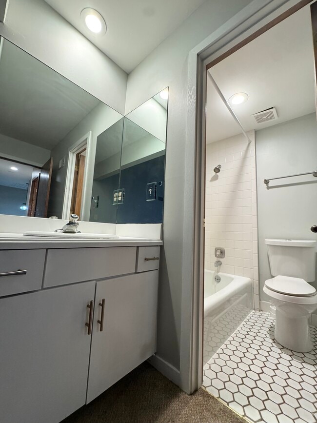 Building Photo - 3804 Pennsylvania Ave