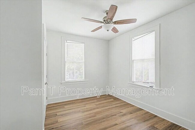 Building Photo - 613 W 39th St