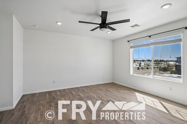 Building Photo - 3BR Home w/ Attached Garage + Easy Commute to Denver & DIA