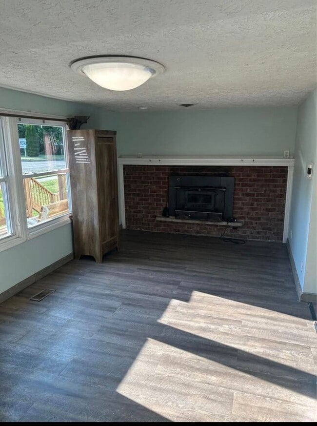 Building Photo - 6849 N Aurelius Rd