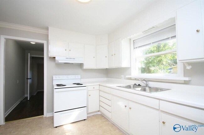 Building Photo - 403 Arthur St NW