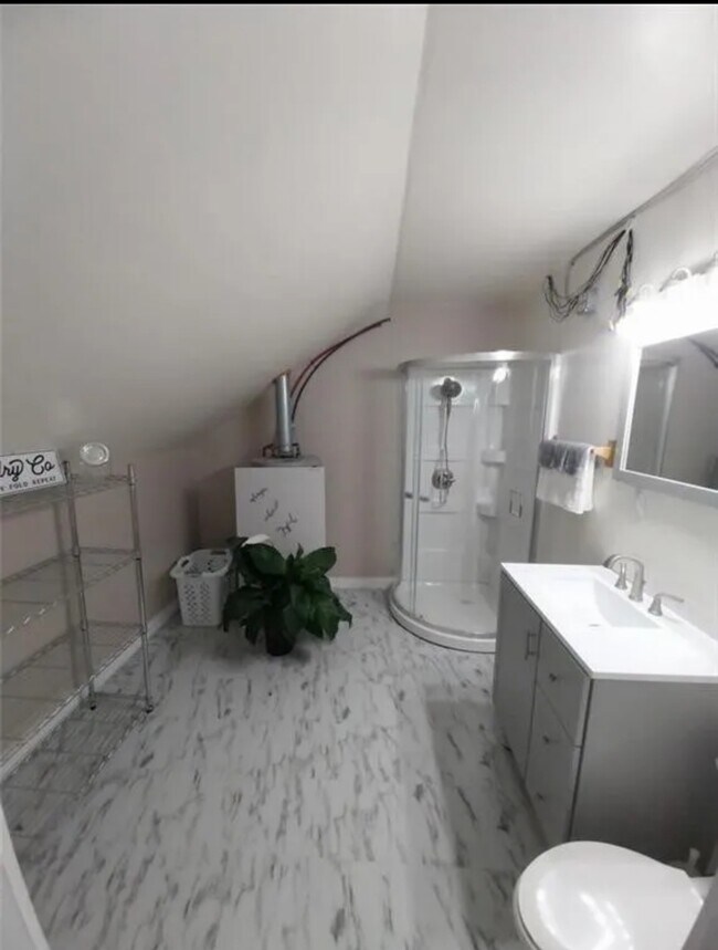 Building Photo - 868 Main St