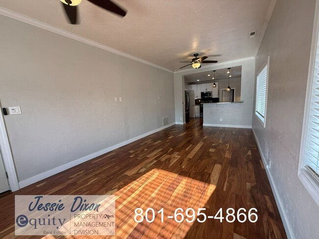 Building Photo - 866 E 22nd St