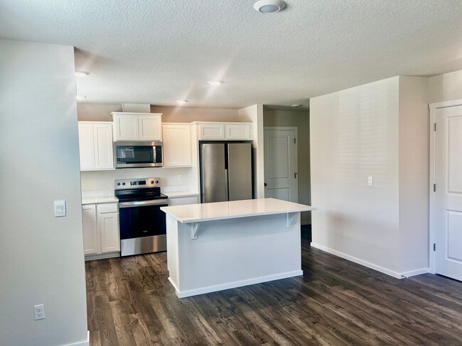 Building Photo - Ask about FREE RENT  WOW !! Easy Livin, in...