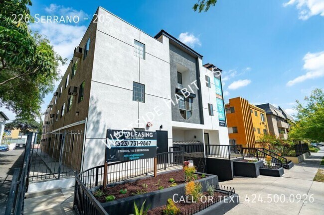 Building Photo - 226 Serrano-205