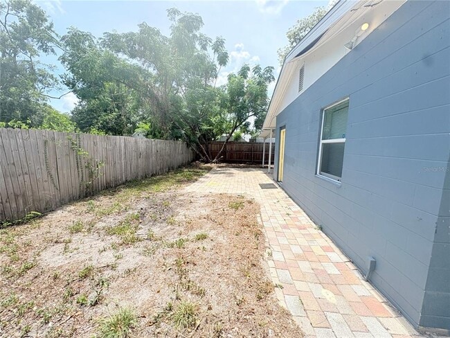 Building Photo - 4203 E Yukon St