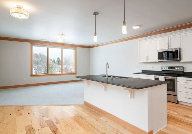 Building Photo - $2,295 / 2BD Luxury Condo