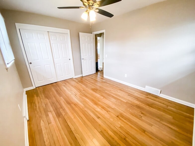 Building Photo - 1001 W Badger Rd