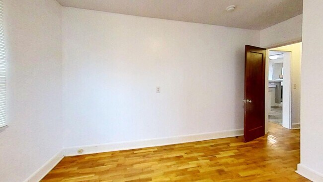 Building Photo - Large Home with Spiral Staircase in York Neighborhood!