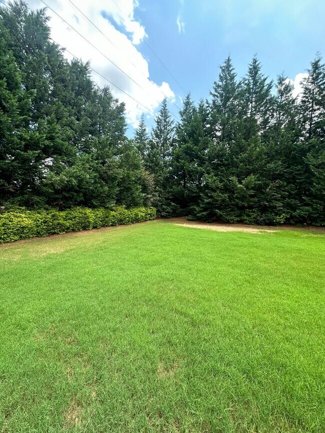 Building Photo - Brick Single Family Rental - 4 bedroom/4.5...