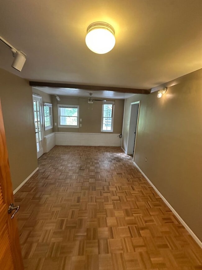 Building Photo - Charming 3 Bedroom w/ study that can be 4th bedroom, 3 Bath Home in Florida Park – Hardwood Floor...