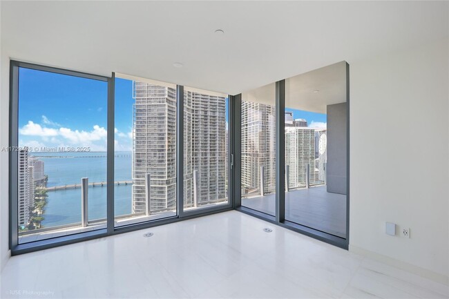 Building Photo - 300 Biscayne Blvd Way