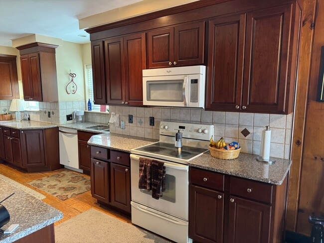Building Photo - Lansdale Charming 4 Bedroom Cape Cod with ...