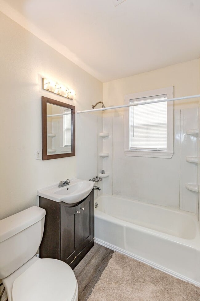 Building Photo - Cozy 2-Bedroom Home in Pascagoula