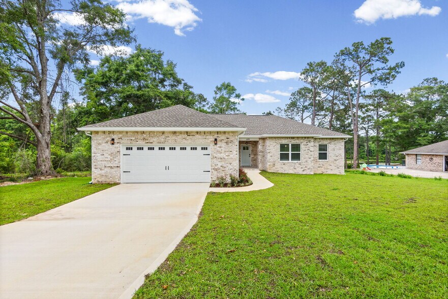 Building Photo - 699 Pinewood Dr