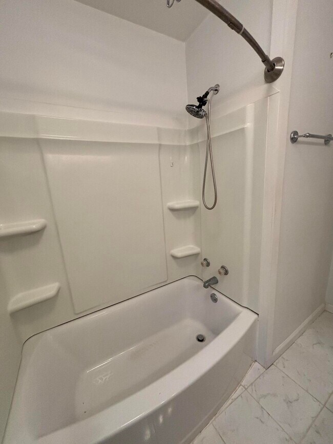 Building Photo - 919 Seminole Ave