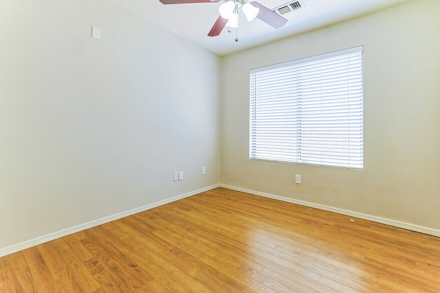 Building Photo - 1051 N San Benito Dr