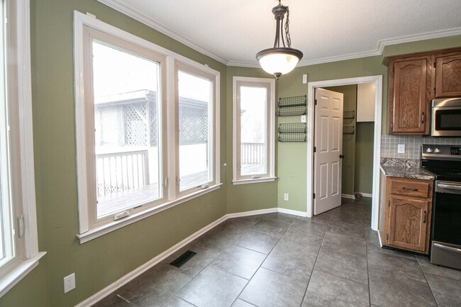 Building Photo - 1122 Rosebrook Dr