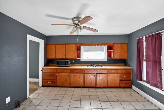 Building Photo - 3001 Myrtle Ave