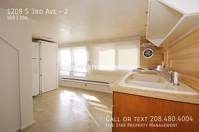 Building Photo - 1208 S 3rd Ave