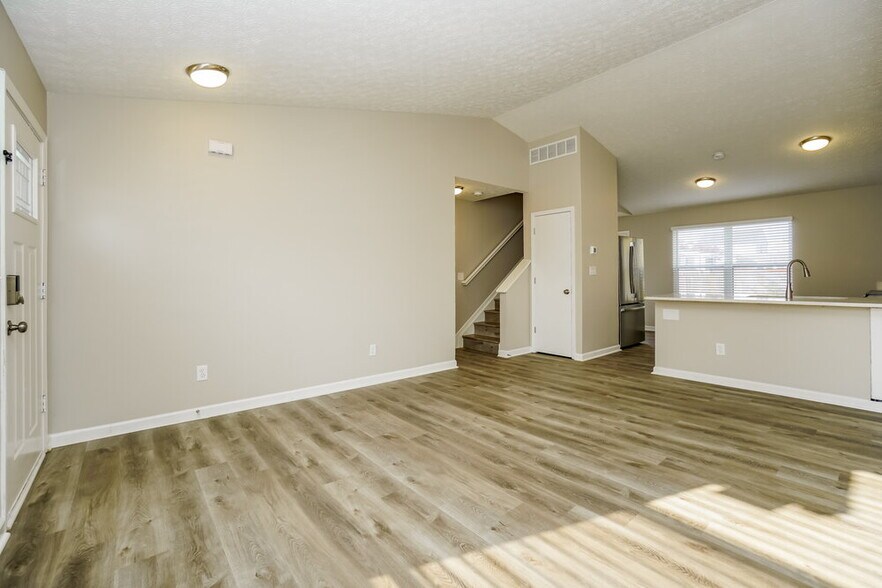 Building Photo - 2146 Kingsglen Dr