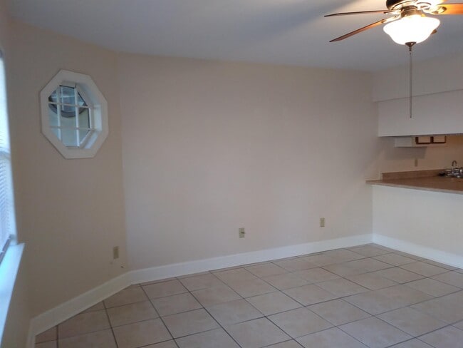 Building Photo - 1000 N Duval St