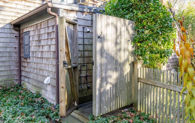 Building Photo - 93 Schellinger Rd