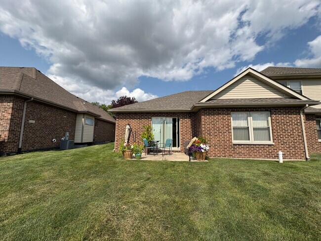 Building Photo - 655 N Edgemere Dr