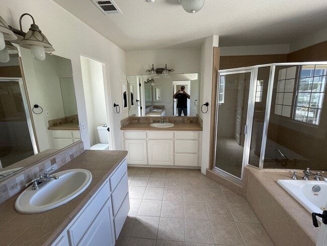 Building Photo - Contemporary Beautiful Spacious 4 bed 3 bath home