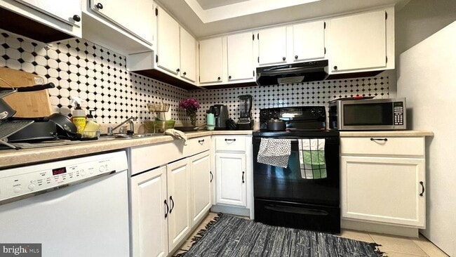 Building Photo - 8766 Walutes Cir