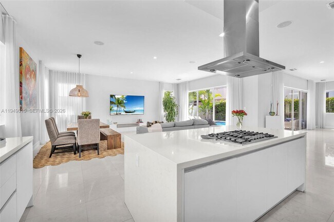 Building Photo - 7457 NW 101 Ave