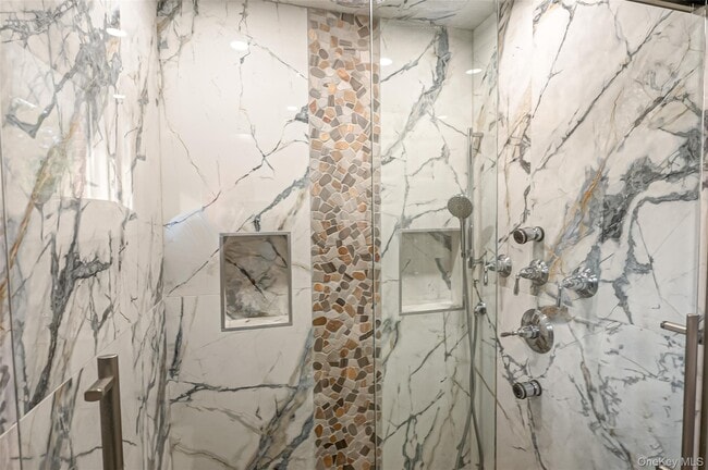 Building Photo - 850 St Johnland Rd