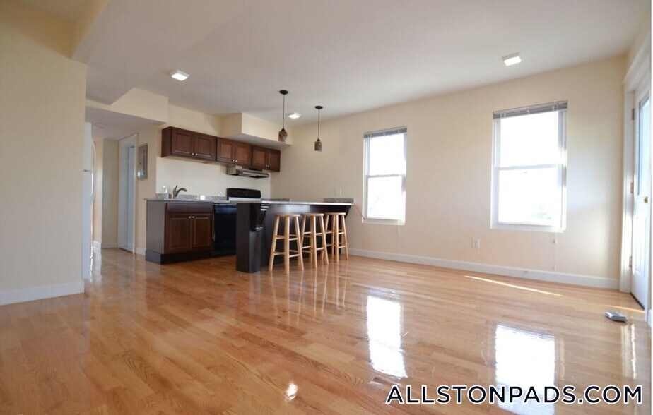 Building Photo - 21-23 Weitz St.