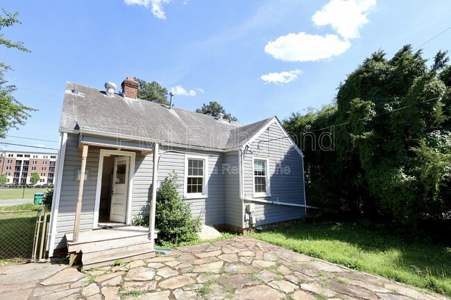 Building Photo - 904 Maple Ave
