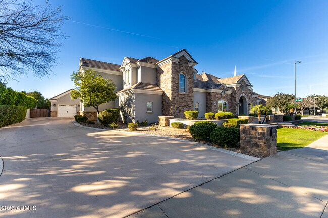 Building Photo - 2013 E Mallory St