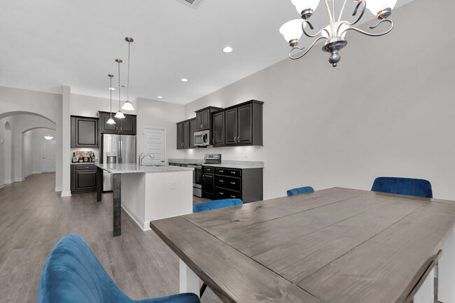 Building Photo - 8001 Silver Maple Dr