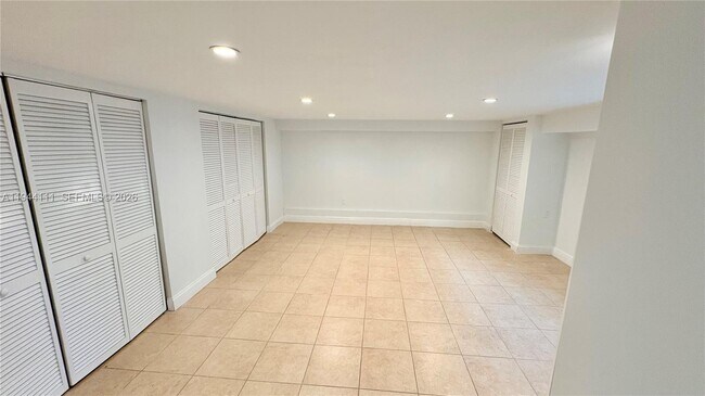 Building Photo - 2301 S Miami Ave