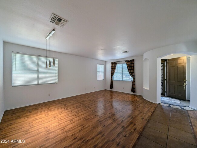 Building Photo - 1530 E Branham Ln