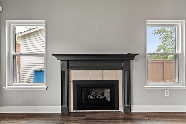 Building Photo - 800 Palomino Ln