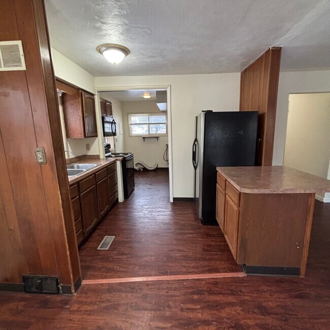 Building Photo - 6321 Cooper Rd