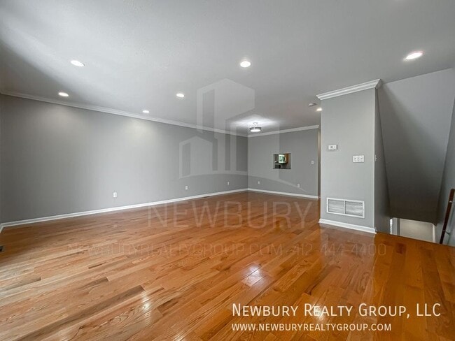 Building Photo - 135 Banksville Pl