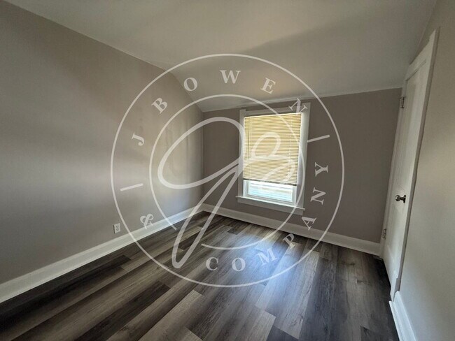 Building Photo - "Charming 3-Bedroom Gem with Granite countertops in West Toledo.