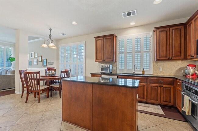 Building Photo - 2634 Plantation Dr