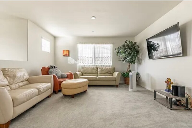 Building Photo - 7818 Poppy Ln