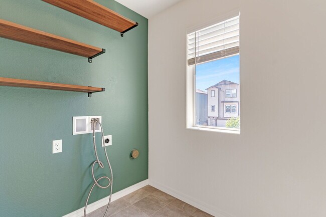 Building Photo - 897 Technology Ct