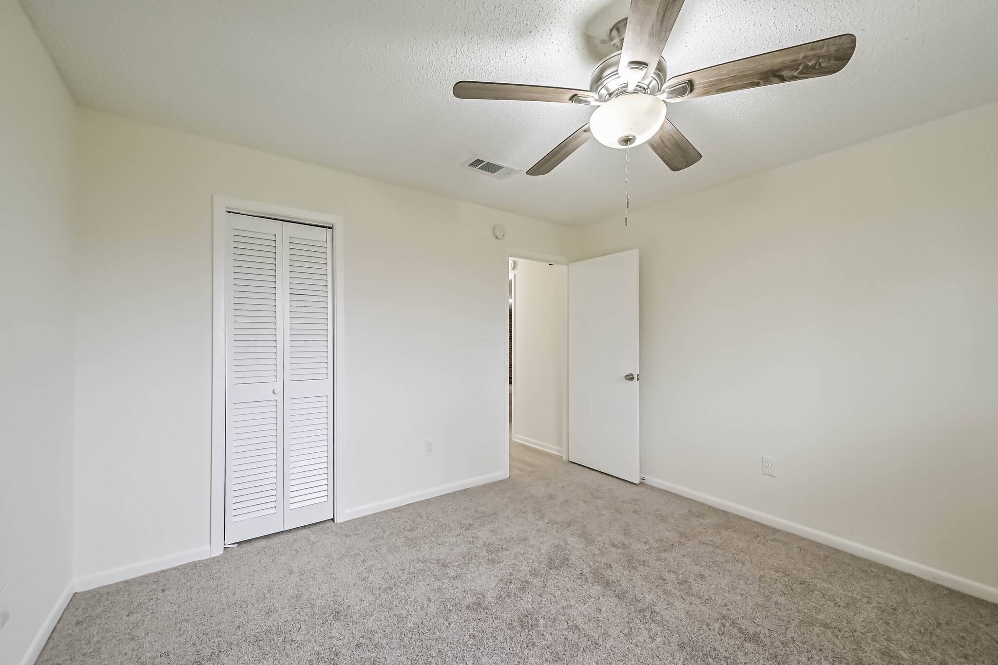 Building Photo - 202 Lakewood Dr
