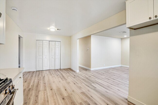 Building Photo - Beautifully Renovated 4 Bedroom Home with 3 Full Bathrooms!